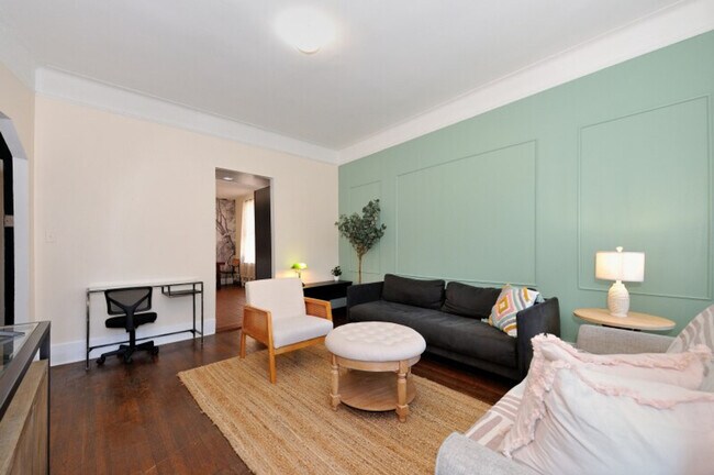 Building Photo - 708 9th Ave