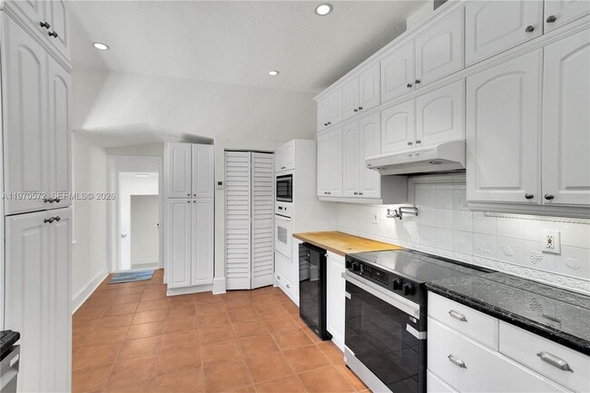 Building Photo - 603 Minorca Ave