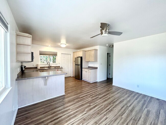 Building Photo - 224 Hiolani St