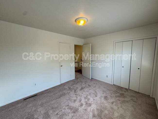 Building Photo - 830 Parcel St