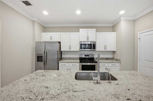 Building Photo - 4010 Tomoka Dr