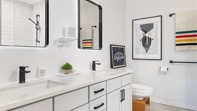 Building Photo - 758 N Larrabee St