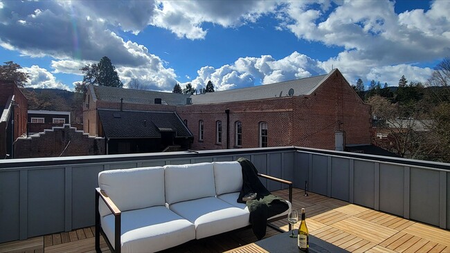 Building Photo - Station House Suite B is a stunning 2 bedr...