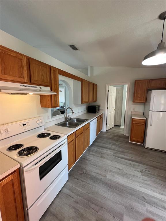 Building Photo - 2105 Atwater Dr