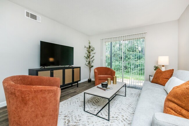 Building Photo - Silverstone Apartments
