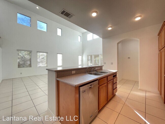 Building Photo - 5 br, 2.5 bath House - 1581 Boundary Peak Way