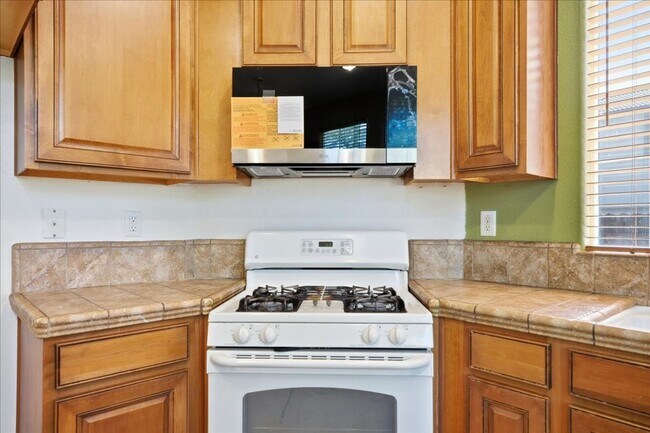 Building Photo - 2803 Crested St