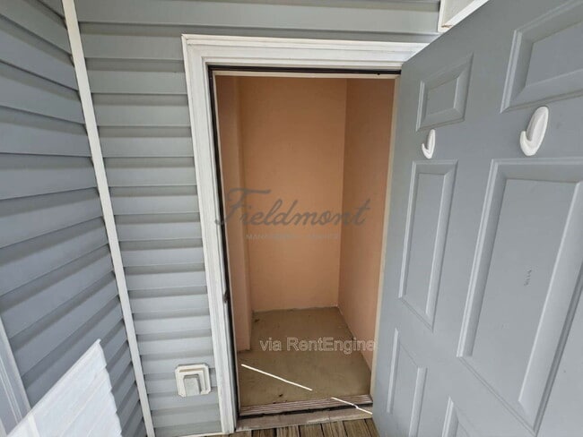 Building Photo - 107 Pelham Square Way