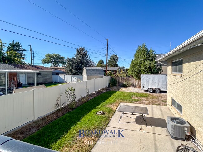 Building Photo - Spacious 4-Bed Home with In-Law