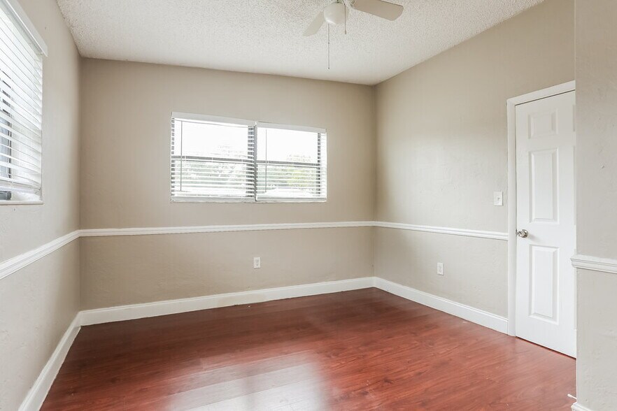 Building Photo - 550 NW 29th Terrace