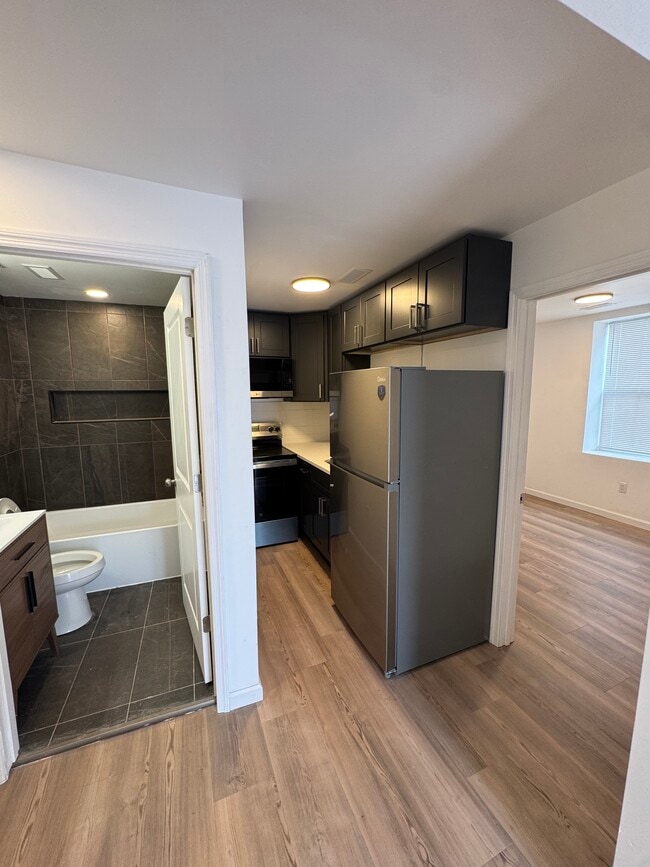 Building Photo - 839 S Jackson St