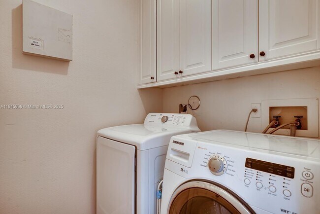 Building Photo - 11675 Berry Dr