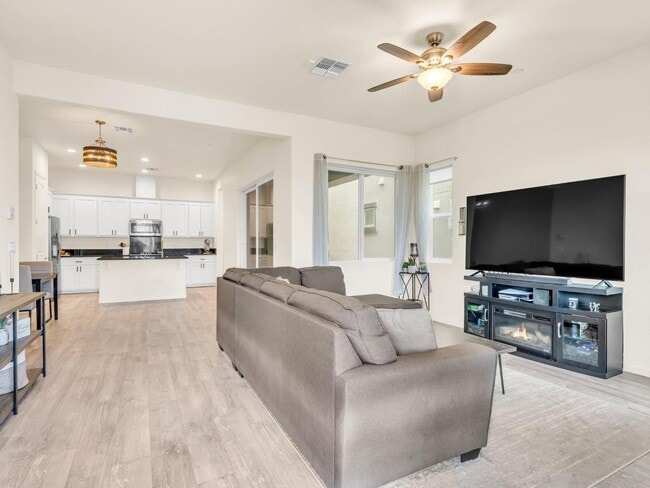 Building Photo - Beautiful 2019 Built 3 bedrooms 2.5 bath!