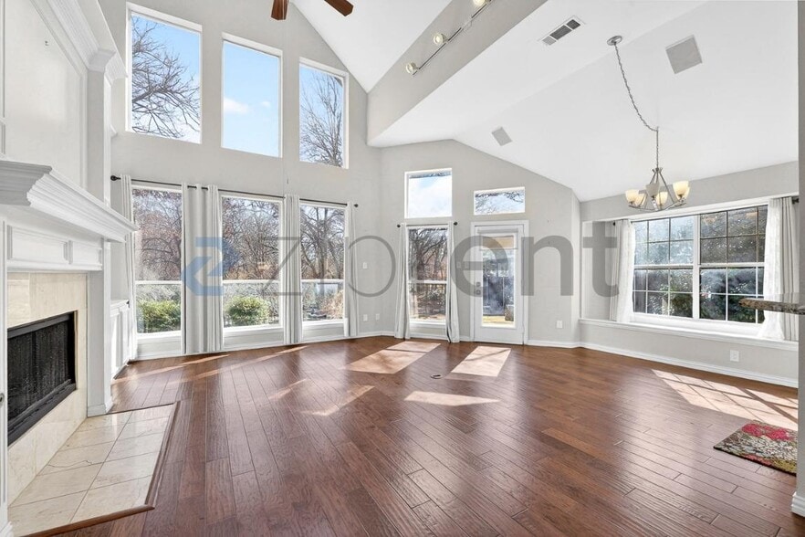 Building Photo - 909 Parker Dr