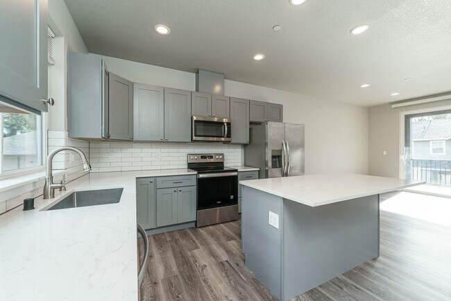 Building Photo - Move In Ready 3 Bedroom 2.5 Bathroom - Convenient Camas Location