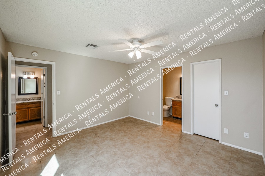 Building Photo - 10815 W Northern Ave