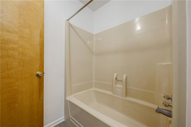 Building Photo - 805 Arbor Hill Dr