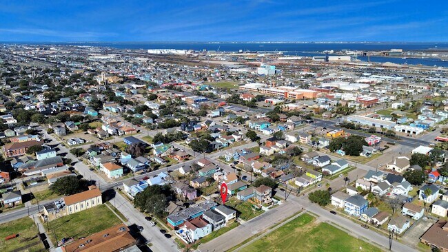 Building Photo - 1213 28th St