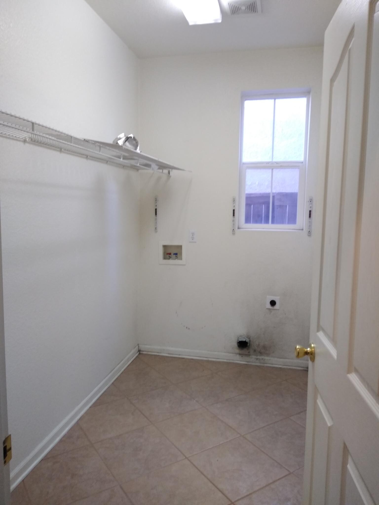 Building Photo - 21 Anjou Cir