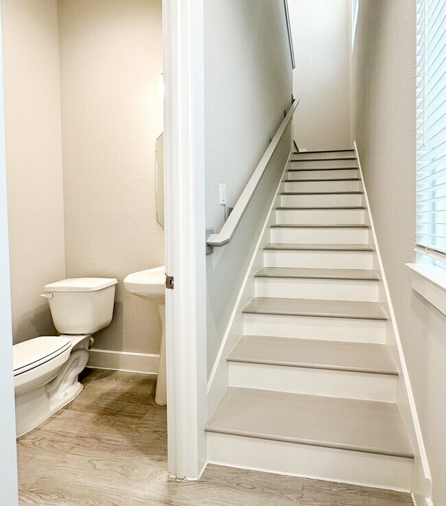 Building Photo - 9007 Lonestar Creekbend Ln