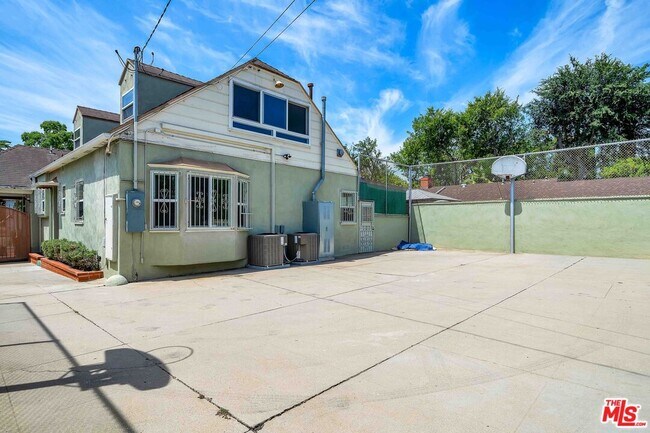 Building Photo - 3439 W 84th Pl