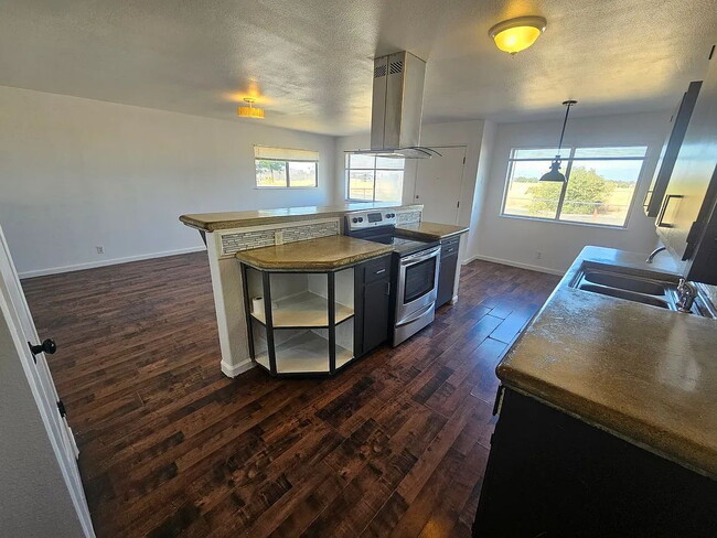 Building Photo - Charming 2-Bedroom Retreat with Spacious Layout in Corning, CA!