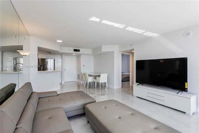 Building Photo - 1800 Sunset Harbour Dr