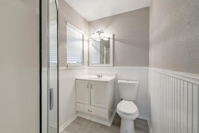 Building Photo - 6708 Manor Dr