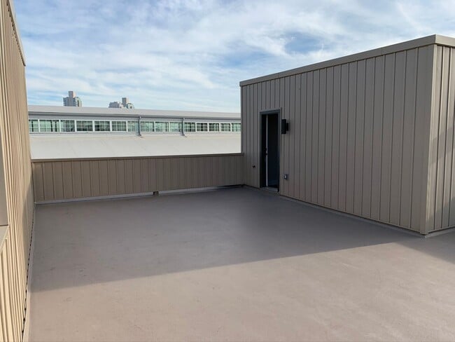 Building Photo - Stunning 3-Bed Townhome with Garage in Northern Liberties! Available mid-July!