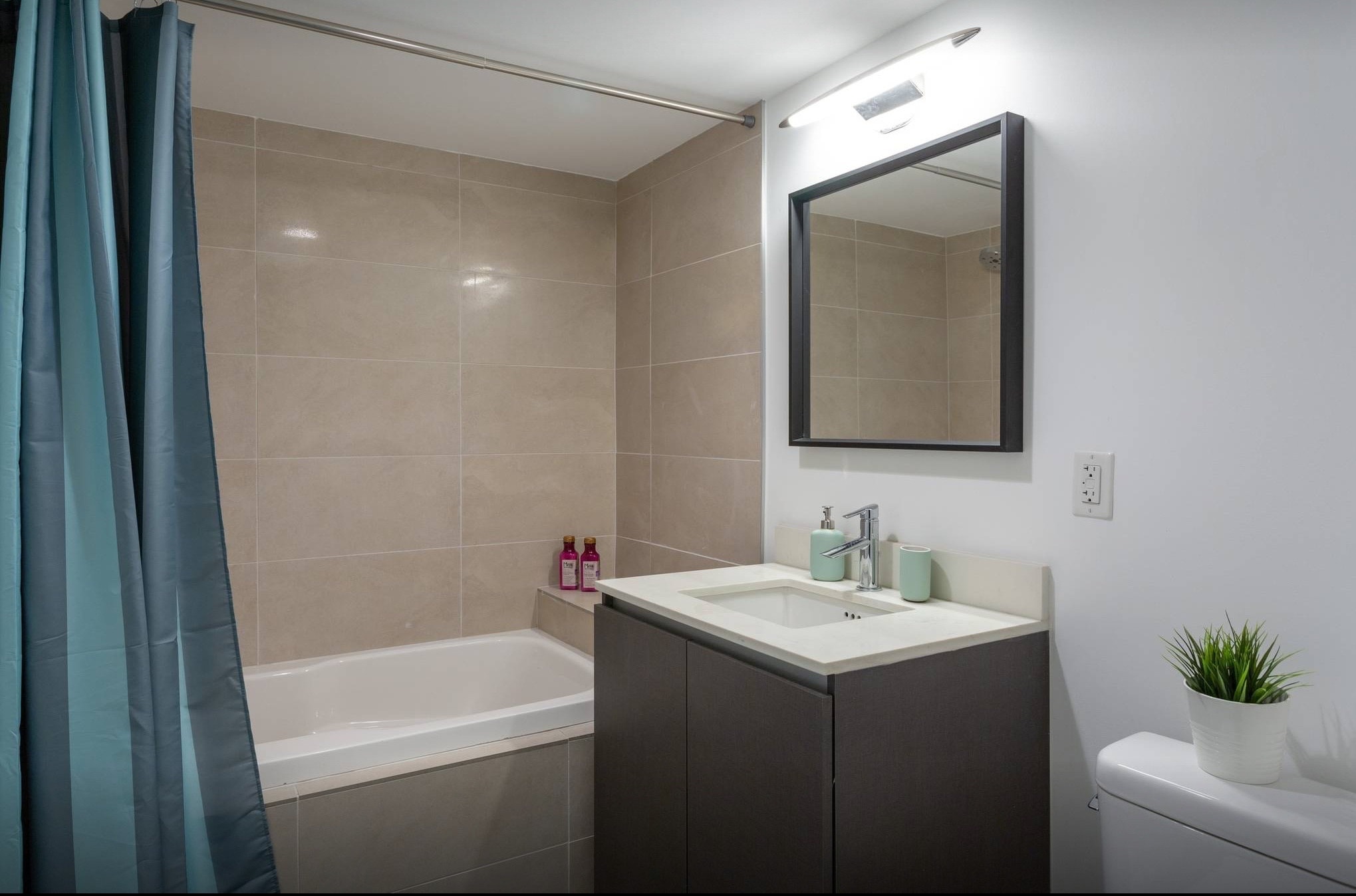 Second bedroom on suite bathroom - 6620 Indian Creek Dr