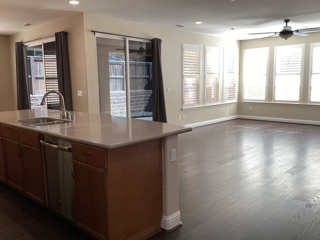 Building Photo - Beautiful Newer Rice Ranch Single Story Ho...