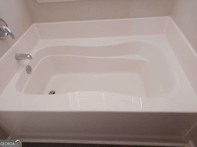 Building Photo - 701 Walnut Woods Dr