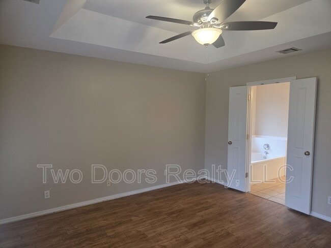 Building Photo - 13820 Oakmond Rd