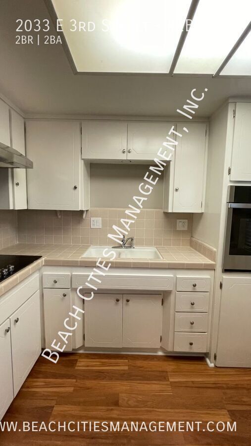 Building Photo - 2033 E 3rd St