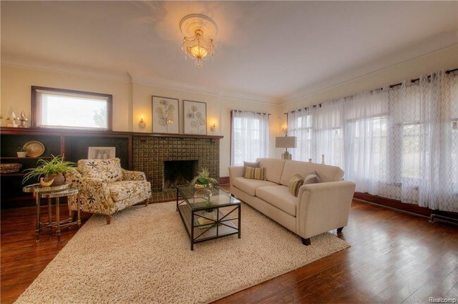 Building Photo - 22 Edison St