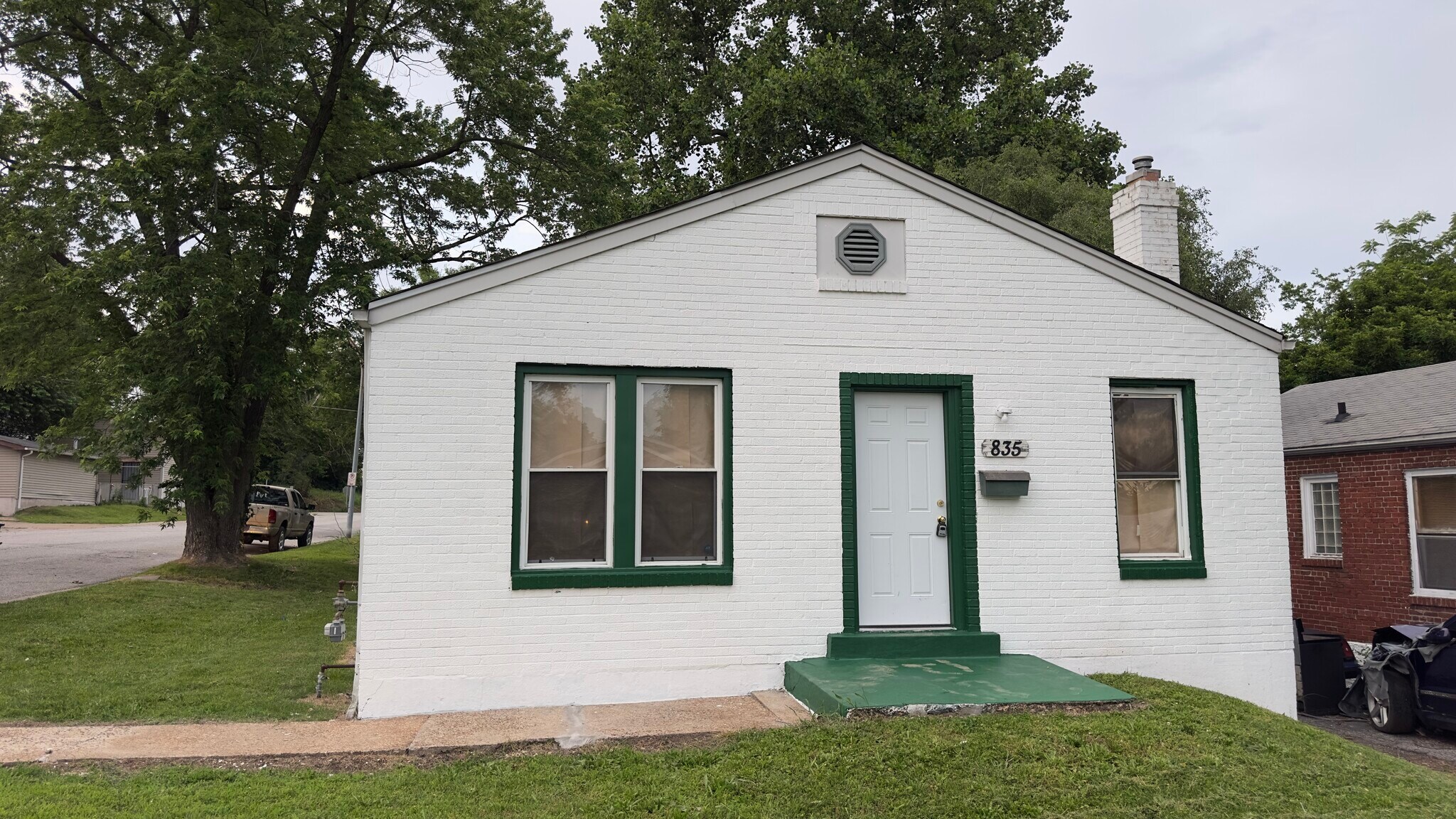 Building Photo - 835 Elias Ave