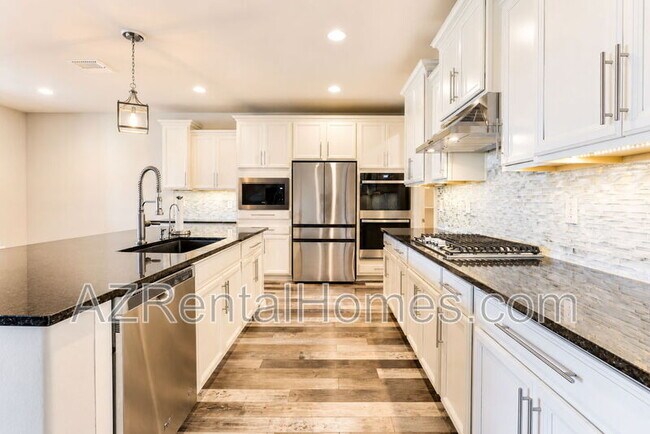 Building Photo - 9742 Thatcher Ave