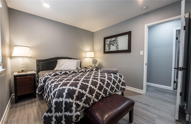 Building Photo - 7439 Trudy Ln