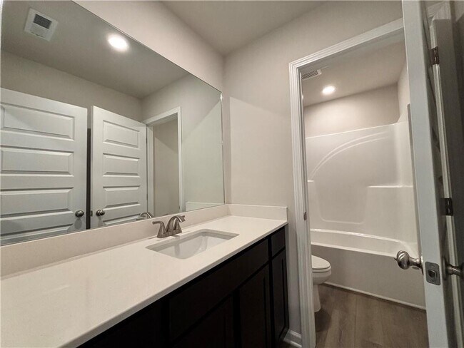 Building Photo - 101 Lavender Cir