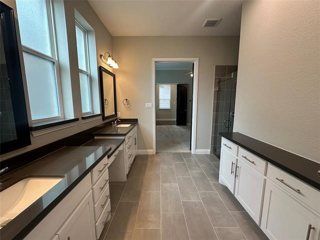 Building Photo - 7105 Royal View Dr