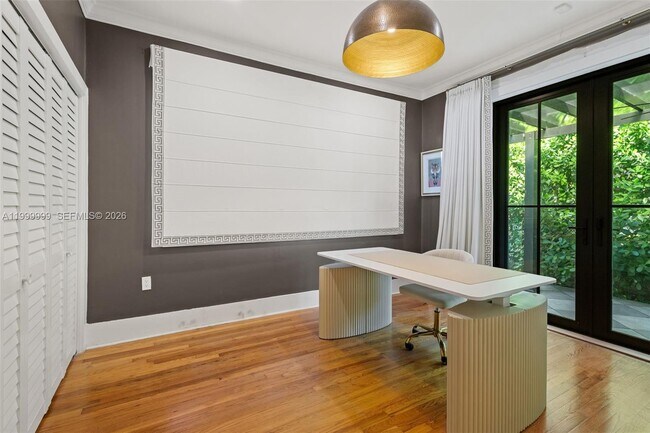 Building Photo - 415 Aledo Ave