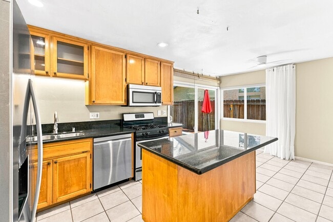 Building Photo - 11770 Treeview Pl