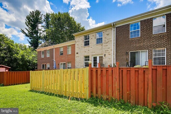 Building Photo - 8769 Hayshed Ln