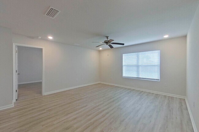 Building Photo - 401 Monarch Ln