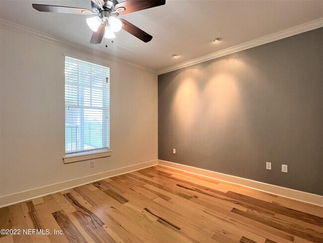 Building Photo - 1661 Riverside Ave