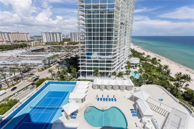 Building Photo - 16711 Collins Ave
