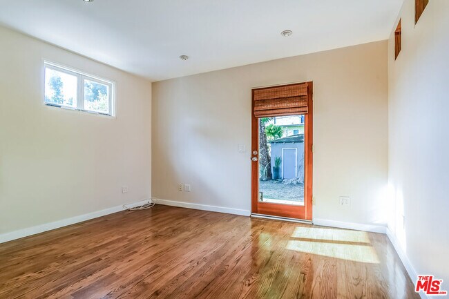 Building Photo - 801 Brooks Ave