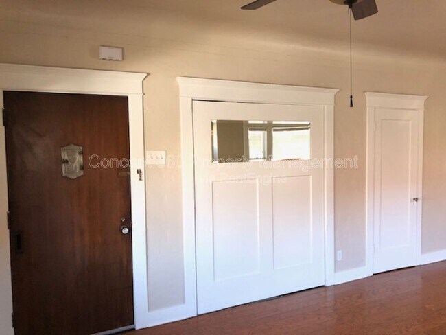 Building Photo - 1144 E Appleton St