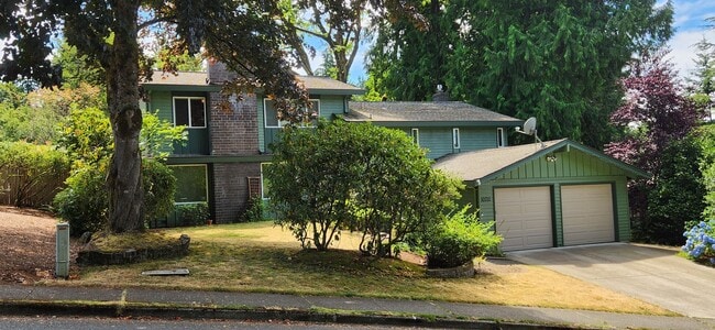 Primary Photo - Beautiful 5 bed 3 bath Kirkland single fam...