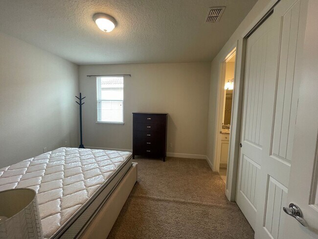 Building Photo - The perfect home waiting for you! FULLY FURNISHED!!